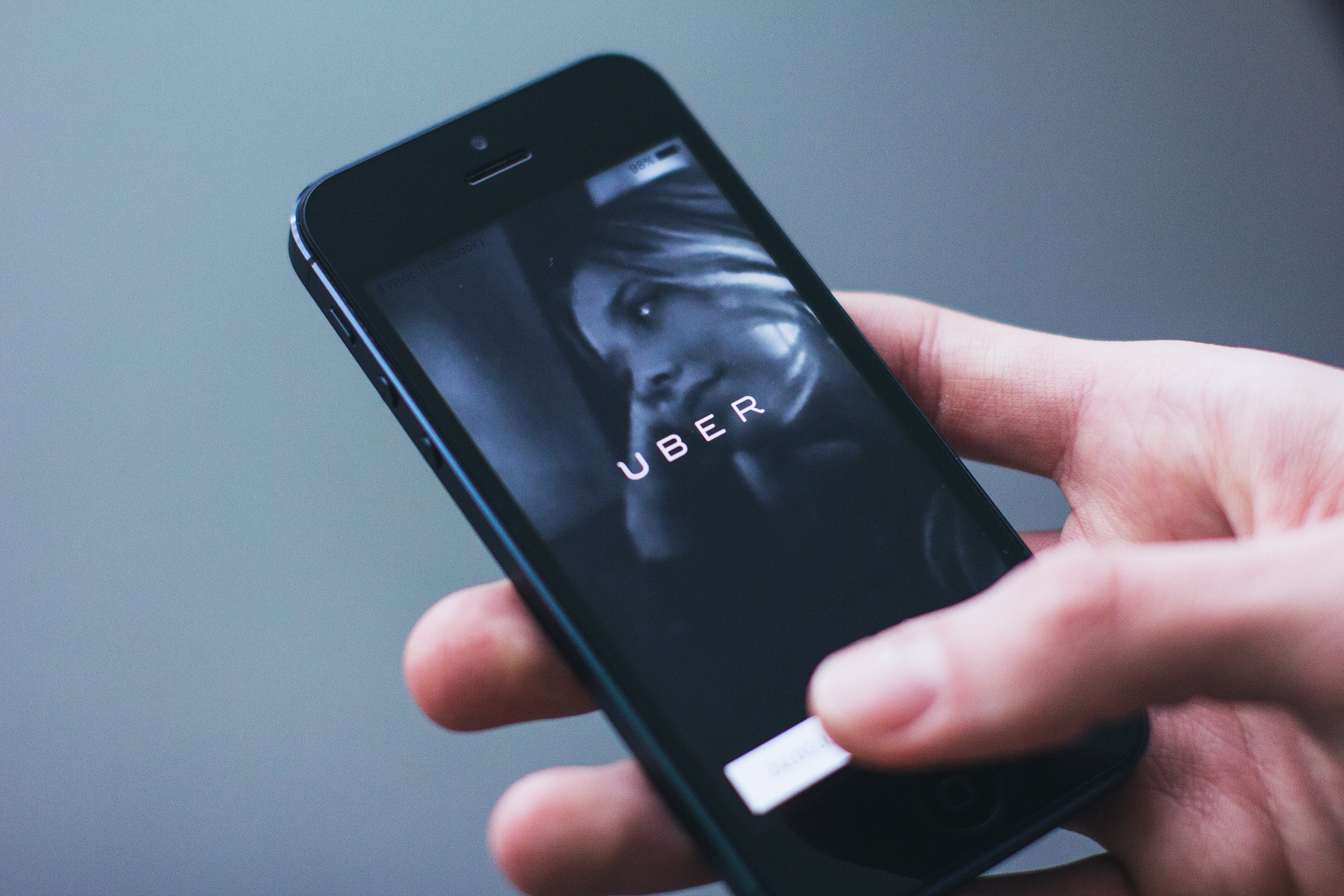Uber Technologies: платформа пассажирских перевозок и доставки